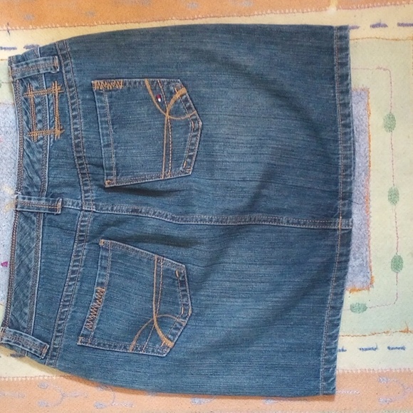 Tommy Hilfiger Skirt - Picture 3 of 6